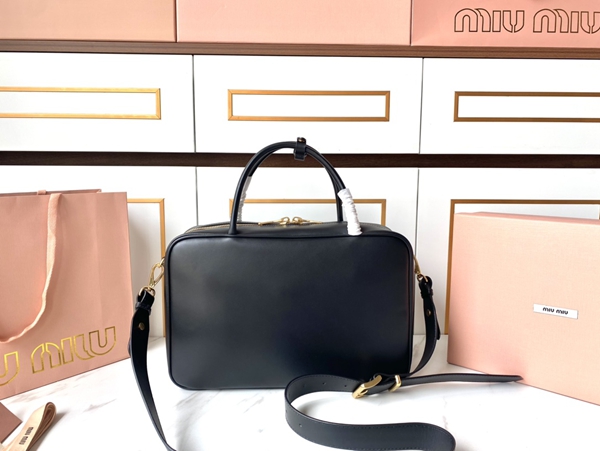 スーパーコピーブランドバッグ背面デザイン